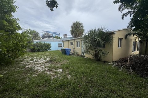 Commercial property in Oakland Park, Florida № 2400002 - photo 10