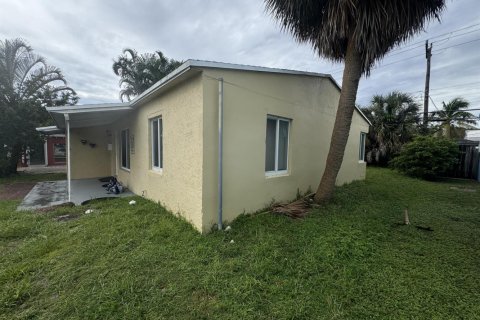 Commercial property in Oakland Park, Florida № 2400002 - photo 6