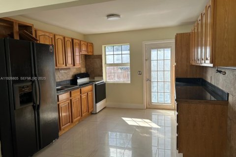 Commercial property in Hallandale Beach, Florida 159.42 sq.m. № 1986660 - photo 21