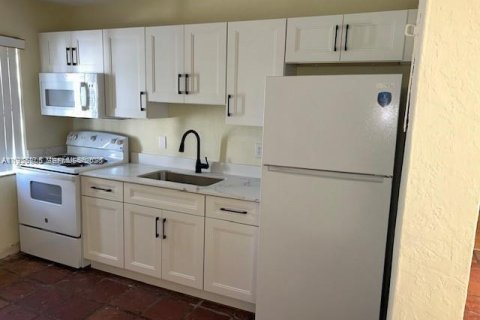 Commercial property in Hallandale Beach, Florida 159.42 sq.m. № 1986660 - photo 26