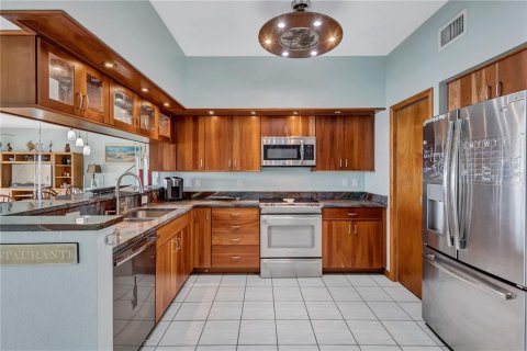 Townhouse in Saint Pete Beach, Florida 4 bedrooms, 211.35 sq.m. № 1902410 - photo 11