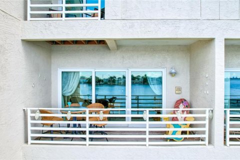 Townhouse in Saint Pete Beach, Florida 4 bedrooms, 211.35 sq.m. № 1902410 - photo 9