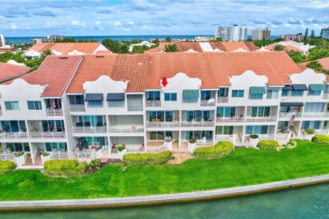 Townhouse in Saint Pete Beach, Florida 4 bedrooms, 211.35 sq.m. № 1902410 - photo 2