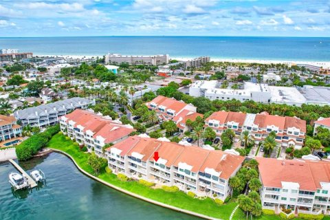Townhouse in Saint Pete Beach, Florida 4 bedrooms, 211.35 sq.m. № 1902410 - photo 3