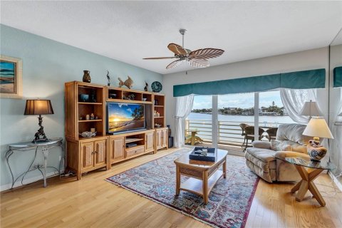 Townhouse in Saint Pete Beach, Florida 4 bedrooms, 211.35 sq.m. № 1902410 - photo 8