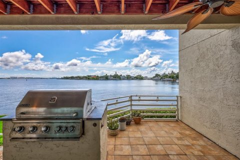 Townhouse in Saint Pete Beach, Florida 4 bedrooms, 211.35 sq.m. № 1902410 - photo 23