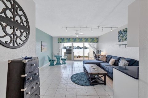Townhouse in Saint Pete Beach, Florida 4 bedrooms, 211.35 sq.m. № 1902410 - photo 18