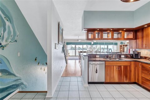 Townhouse in Saint Pete Beach, Florida 4 bedrooms, 211.35 sq.m. № 1902410 - photo 13