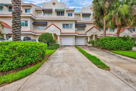 Townhouse in Saint Pete Beach, Florida 4 bedrooms, 211.35 sq.m. № 1902410 - photo 5