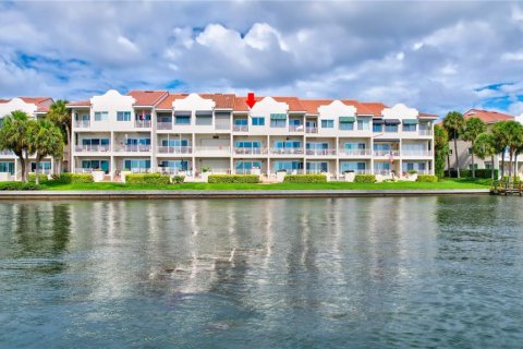 Townhouse in Saint Pete Beach, Florida 4 bedrooms, 211.35 sq.m. № 1902410 - photo 4