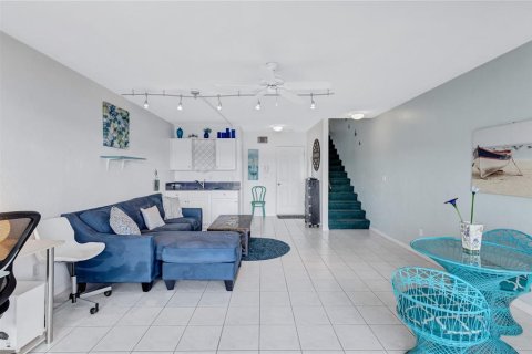 Townhouse in Saint Pete Beach, Florida 4 bedrooms, 211.35 sq.m. № 1902410 - photo 19