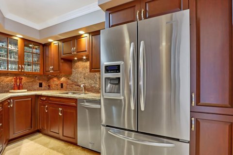 Condo in Riviera Beach, Florida, 2 bedrooms  № 2083331 - photo 9