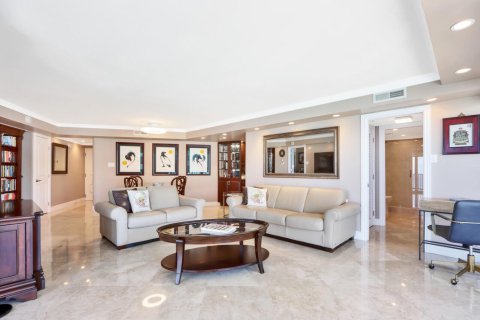 Condo in Riviera Beach, Florida, 2 bedrooms  № 2083331 - photo 6