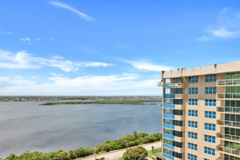 Condo in Riviera Beach, Florida, 2 bedrooms  № 2083331 - photo 21
