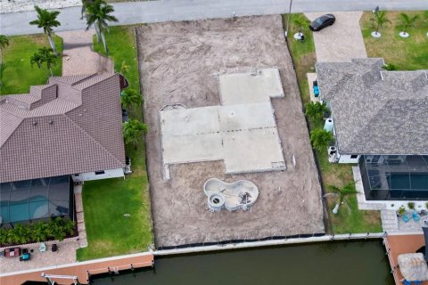 Land in Cape Coral, Florida № 1845092 - photo 1