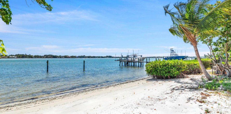 House in Jupiter, Florida 2 bedrooms, 91.97 sq.m. № 959242