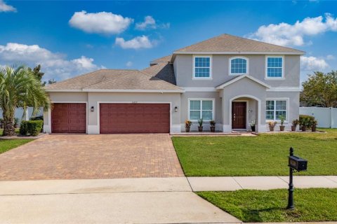 House in Orlando, Florida 5 bedrooms, 306.58 sq.m. № 2210167