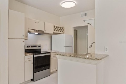 Condo in Orlando, Florida, 1 bedroom  № 2218216 - photo 11