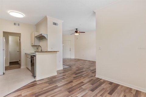Condo in Orlando, Florida, 1 bedroom  № 2218216 - photo 13