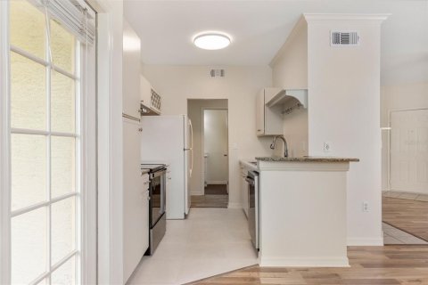 Condo in Orlando, Florida, 1 bedroom  № 2218216 - photo 14