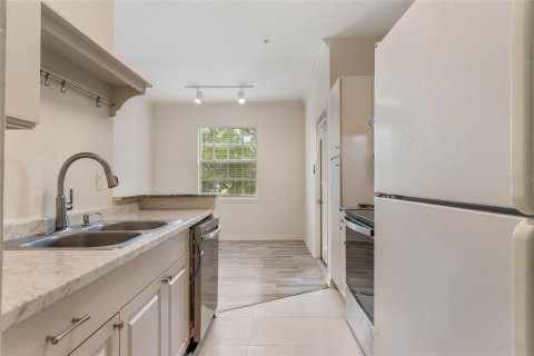 Condo in Orlando, Florida, 1 bedroom  № 2218216 - photo 10