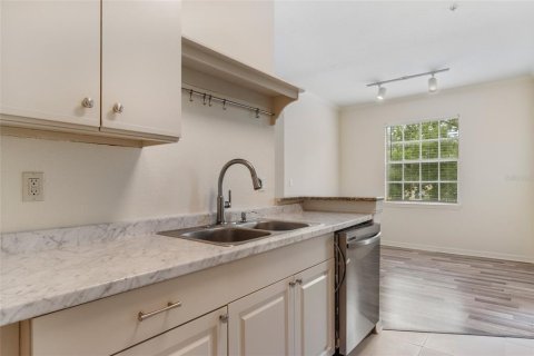 Condo in Orlando, Florida, 1 bedroom  № 2218216 - photo 12