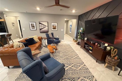 House in Parrish, Florida 5 bedrooms, 247.12 sq.m. № 2138551 - photo 6