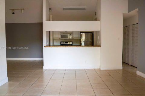 Condo in Miami, Florida, 2 bedrooms  № 2401333 - photo 11