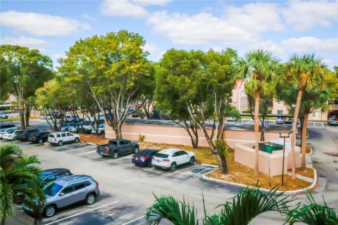 Condo in Miami, Florida, 2 bedrooms  № 2401333 - photo 10