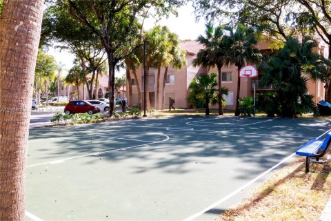 Condo in Miami, Florida, 2 bedrooms  № 2401333 - photo 14