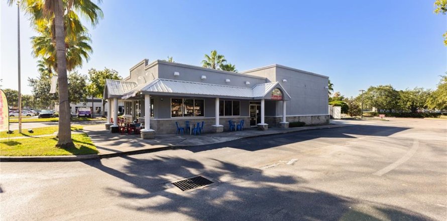 Commercial property in Orlando, Florida 376.72 sq.m. № 2116408