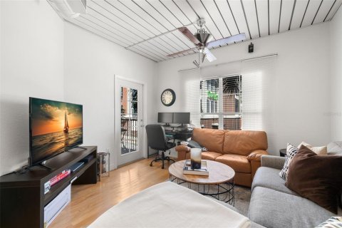 Condo in Tampa, Florida, 1 bedroom  № 1734024 - photo 8