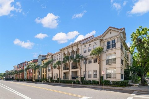 Condo in Tampa, Florida, 1 bedroom  № 1734024 - photo 1