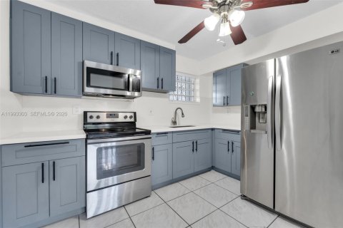 Condominio en Miami, Florida, 2 dormitorios  № 2055804