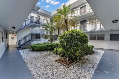 Condominio en venta en Miami, Florida, 2 dormitorios, 83.61 m2 № 2055804 - foto 17