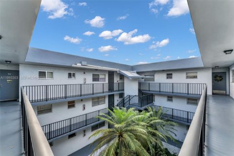 Condominio en venta en Miami, Florida, 2 dormitorios, 83.61 m2 № 2055804 - foto 16