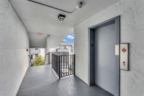 Condominio en venta en Miami, Florida, 2 dormitorios, 83.61 m2 № 2055804 - foto 15