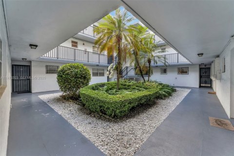 Condominio en venta en Miami, Florida, 2 dormitorios, 83.61 m2 № 2055804 - foto 18