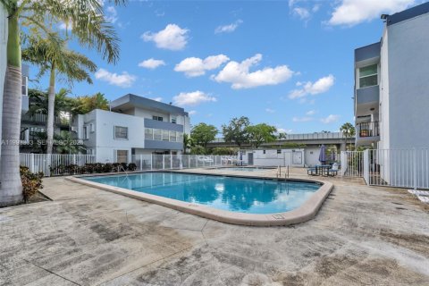 Condominio en venta en Miami, Florida, 2 dormitorios, 83.61 m2 № 2055804 - foto 19