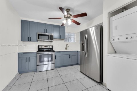 Condominio en venta en Miami, Florida, 2 dormitorios, 83.61 m2 № 2055804 - foto 3