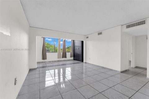 Condominio en venta en Miami, Florida, 2 dormitorios, 83.61 m2 № 2055804 - foto 5