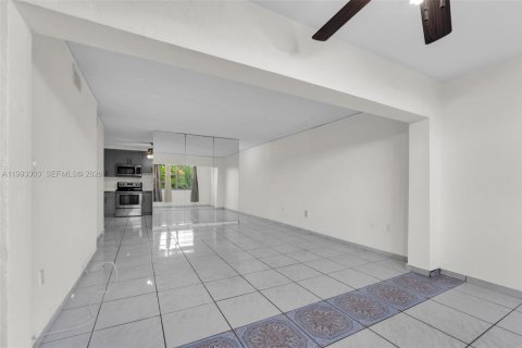 Condominio en venta en Miami, Florida, 2 dormitorios, 83.61 m2 № 2055804 - foto 13