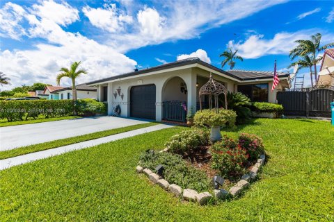 Villa ou maison à vendre à Miami, Floride: 4 chambres, 143.44 m2 № 2191252 - photo 5