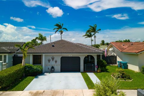 Villa ou maison à vendre à Miami, Floride: 4 chambres, 143.44 m2 № 2191252 - photo 2