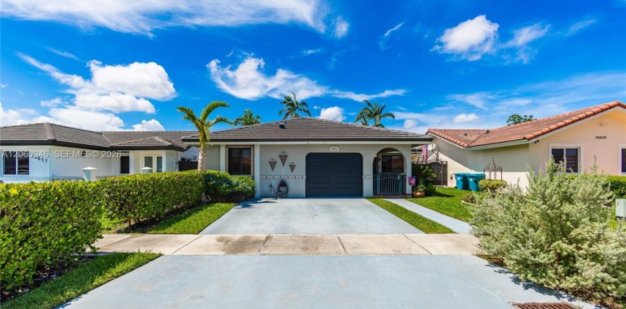 Villa ou maison à Miami, Floride 4 chambres, 143.44 m2 № 2191252