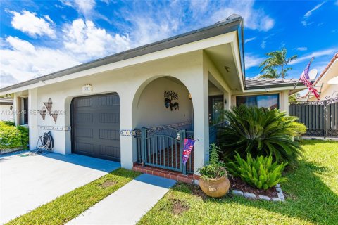 Villa ou maison à vendre à Miami, Floride: 4 chambres, 143.44 m2 № 2191252 - photo 3