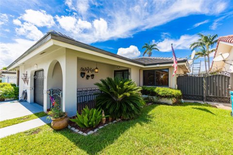 Villa ou maison à vendre à Miami, Floride: 4 chambres, 143.44 m2 № 2191252 - photo 6