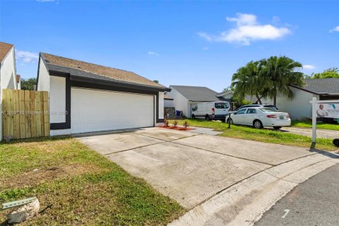 Casa en venta en Miramar, Florida, 3 dormitorios, 140.84 m2 № 1889029 - foto 27