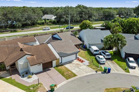 Casa en venta en Miramar, Florida, 3 dormitorios, 140.84 m2 № 1889029 - foto 21