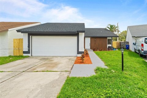 Casa en venta en Miramar, Florida, 3 dormitorios, 140.84 m2 № 1889029 - foto 1